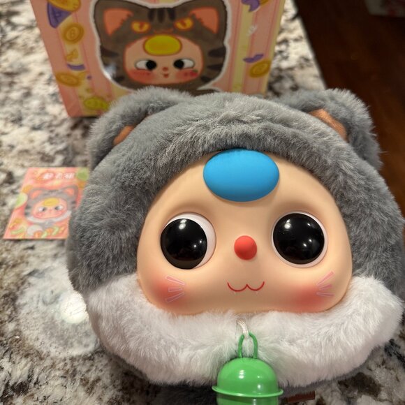 BABY THREE FORTUNE CAT GREY AND WHITE CAT ZIPPER BAG - Picture 1 of 1